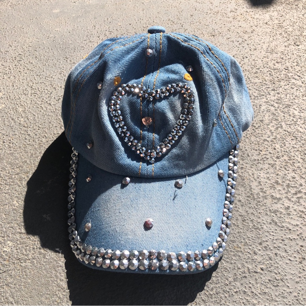 Blue Cap - Picture 3 of 6